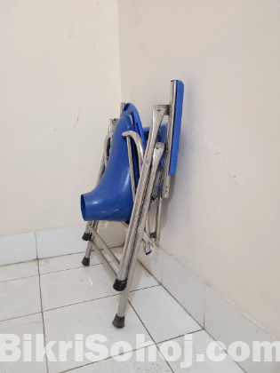 Portable commode for toilet/washroom